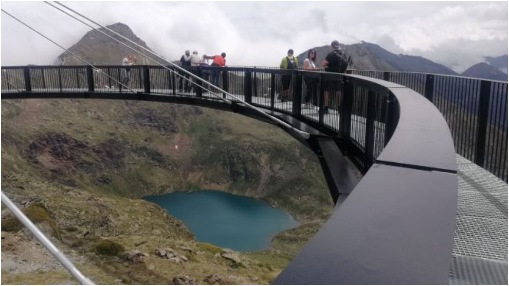 Así es el espectacular mirador y reloj solar construido a 2.701 m, en los Pirineos