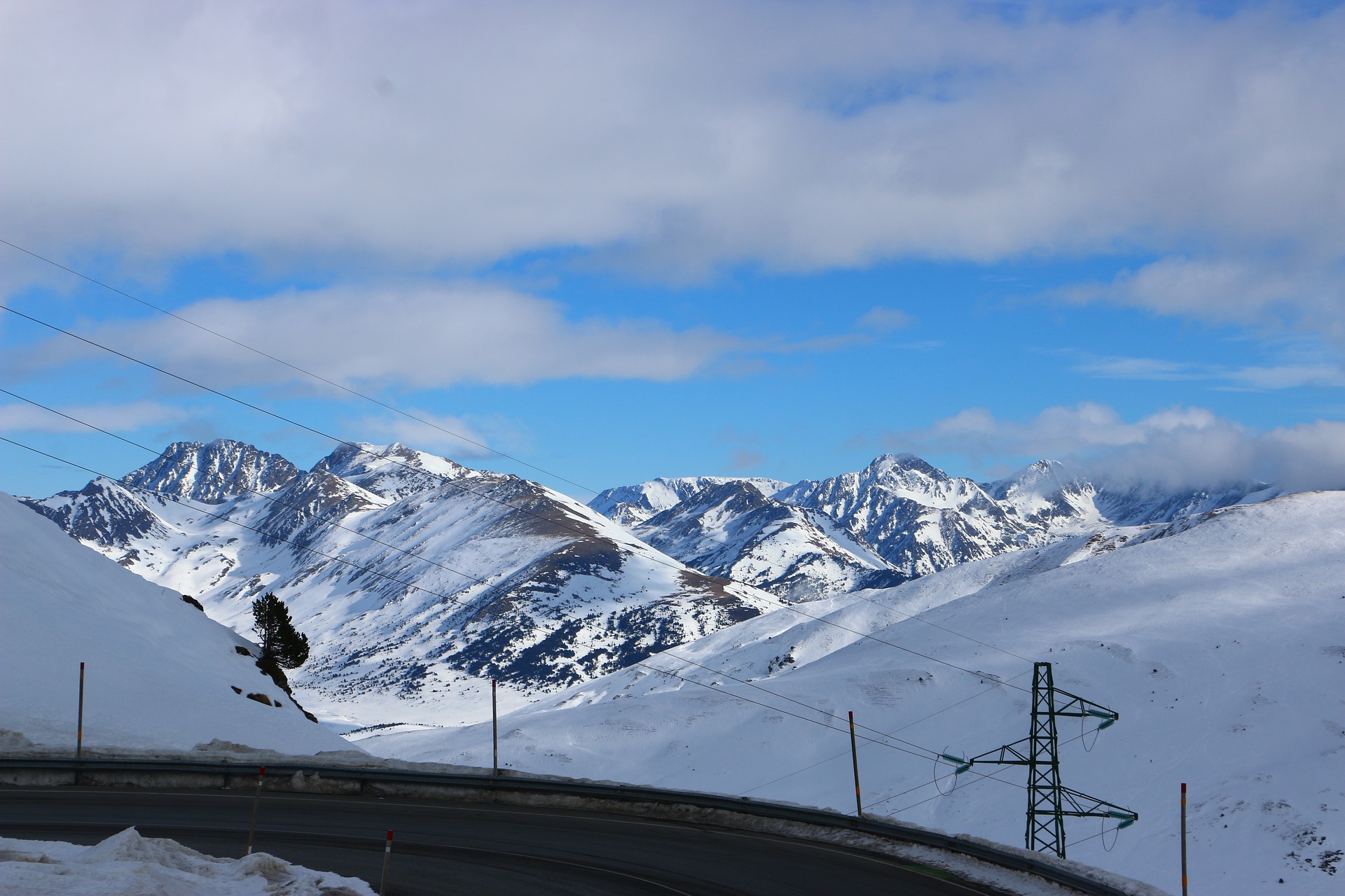 Lo que tienes que saber para viajar a Andorra si quieres ir este invierno a esquiar o hacer turismo