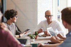 Compétitivité : l’Europe peine à trouver une parade face au plan anti-inflation de Biden Face aux subventions massives dont vont bénéficier les produits made in USA à partir de janvier