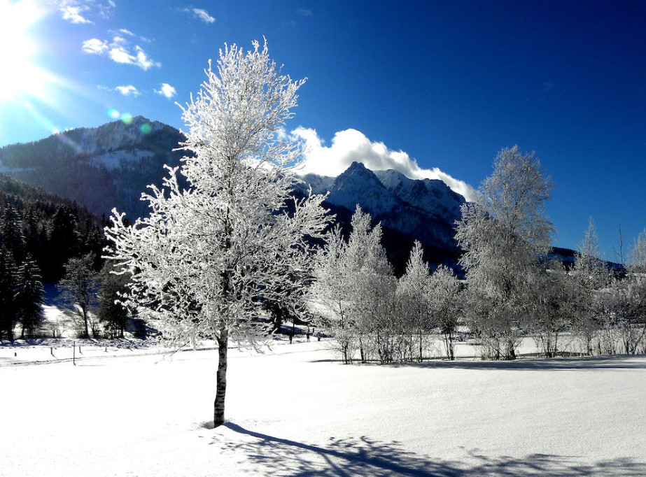 Unnic obrirà el 4 de març El conseller delegat de Jocs SA afirma que es tracta d'un projecte estratègic per al Principat Unnic obrirà el 4 de març El conseller delegat de Jocs SA afirma que es tracta d'un projecte estratègic per al Principat