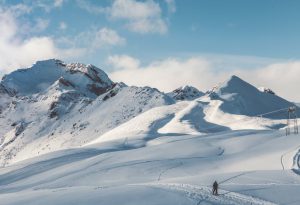 Grandvalira reparteix forfets gratuïts a Madrid Les persones que s'han apropat a l'edifici Metrópolis vestits amb roda i complements d'esquí han rebut un passi de dia